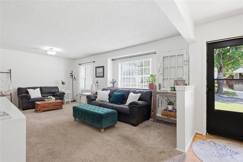 9009 82nd Pl, Overland Park, KS 66204