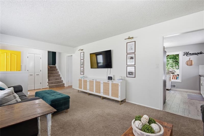 9009 82nd Pl, Overland Park, KS 66204