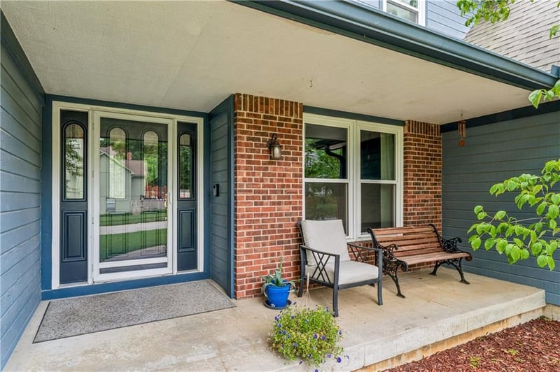 8515 Hallet St, Lenexa, KS 66215