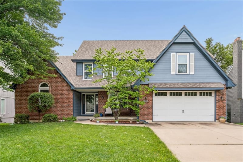 8515 Hallet St, Lenexa, KS 66215