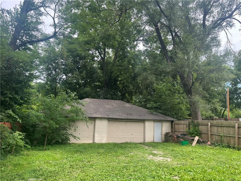 813 Crysler Ave, Independence, MO 64050