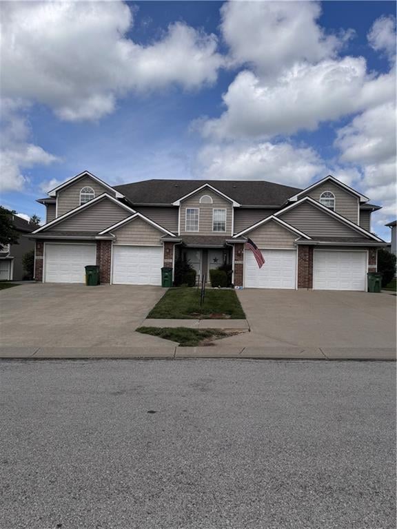 9021 Gala Dr, Lee's Summit, MO 64064