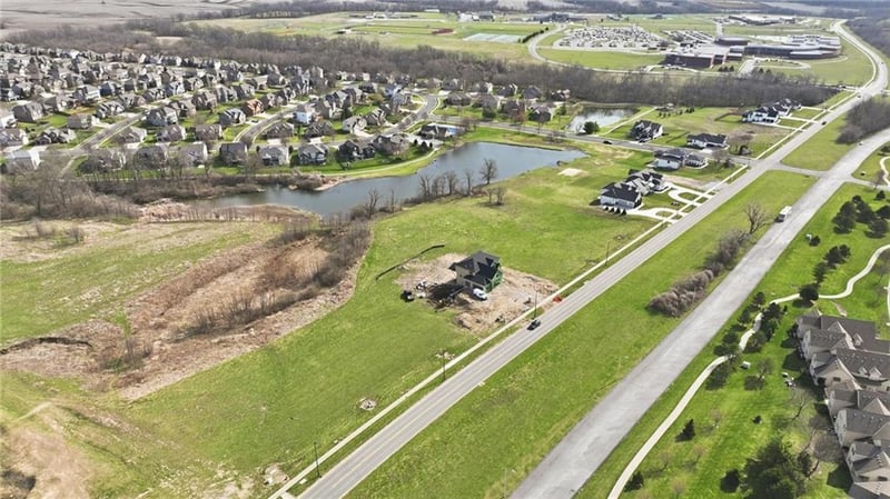 2118 Shoal Creek Pw, Kansas City, MO 64155