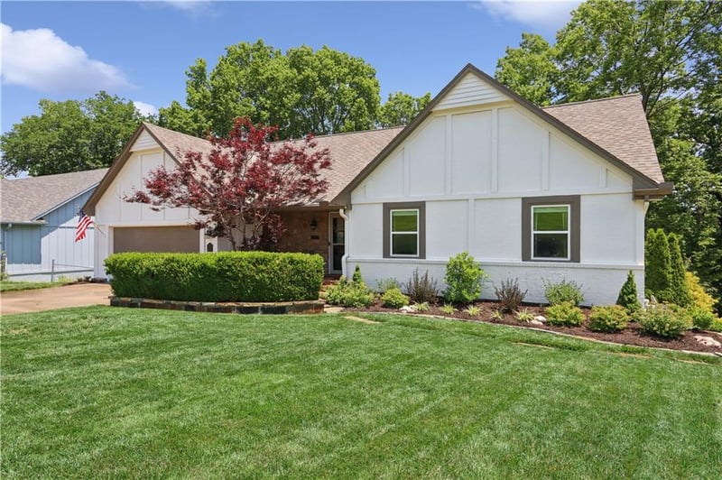 5909 Greenwood St, Shawnee, KS 66216