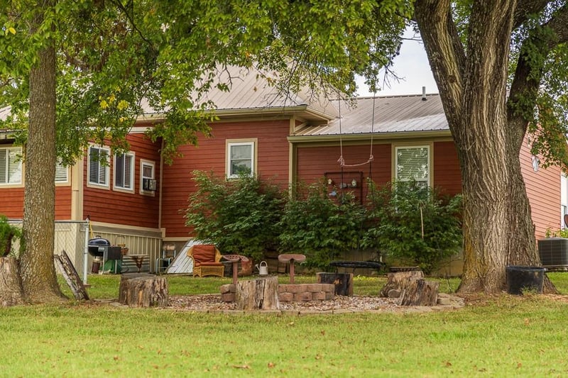 10374 S 1575 Rd, Nevada, MO 64772