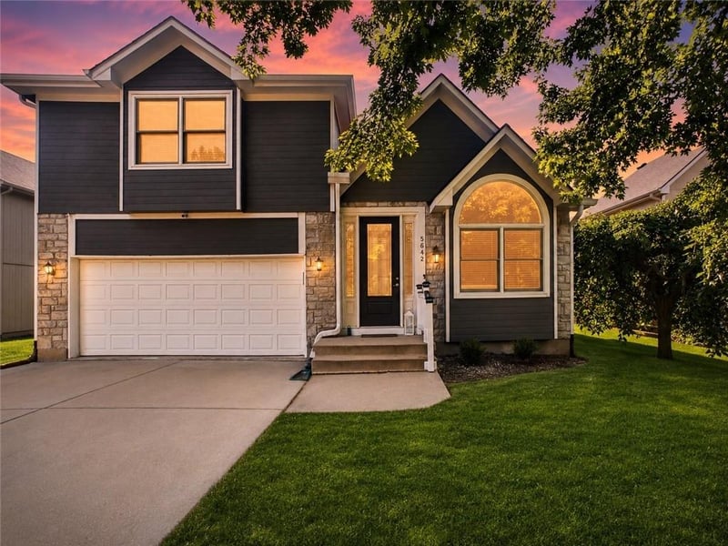5642 Brownridge Dr, Shawnee, KS 66218