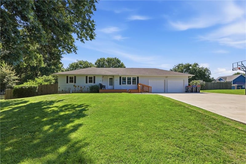3714 154th Ter, Basehor, KS 66007