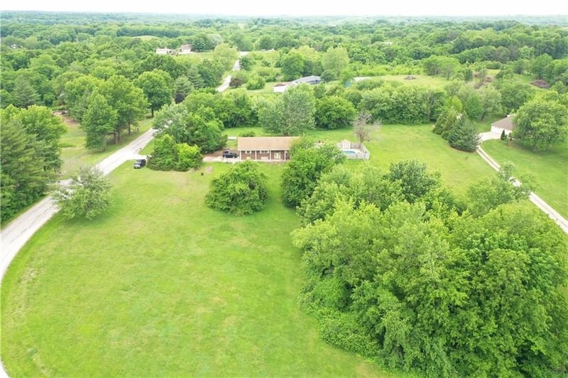16008 176th St, Holt, MO 64048