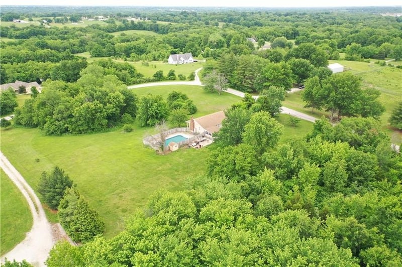 16008 176th St, Holt, MO 64048