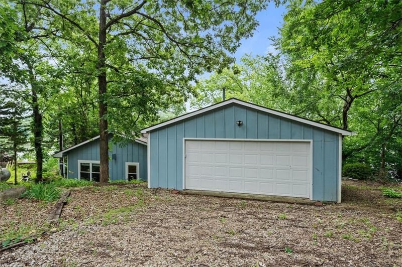 5058 Comanche Ln, Mclouth, KS 66054