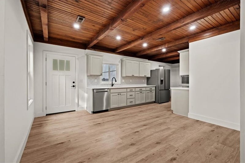 5058 Comanche Ln, Mclouth, KS 66054