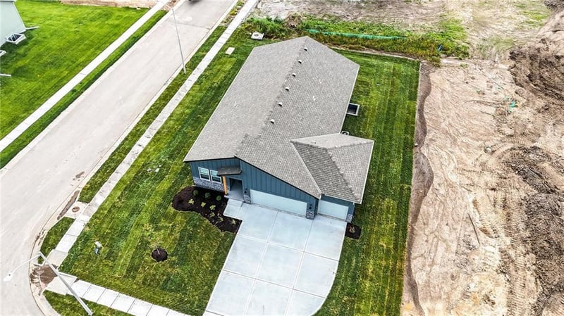 9014 4th St, Blue Springs, MO 64064