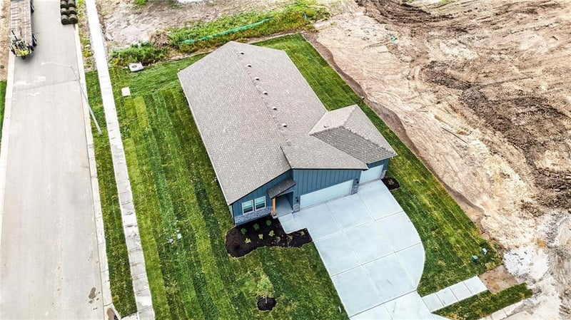 9014 4th St, Blue Springs, MO 64064