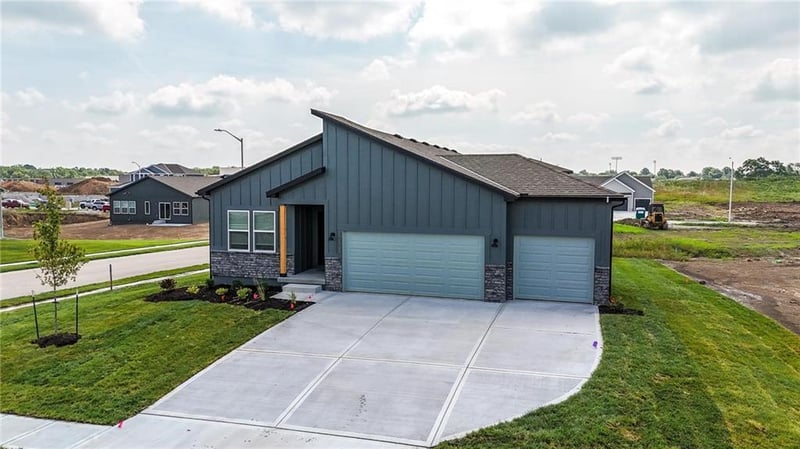 9014 4th St, Blue Springs, MO 64064
