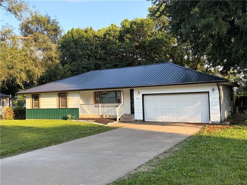 802 4th Ave, Garnett, KS 66032