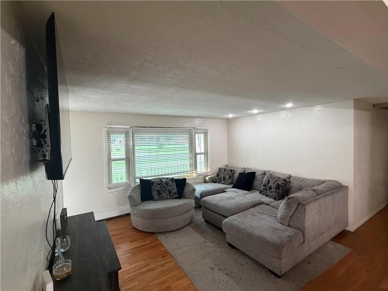 802 4th Ave, Garnett, KS 66032