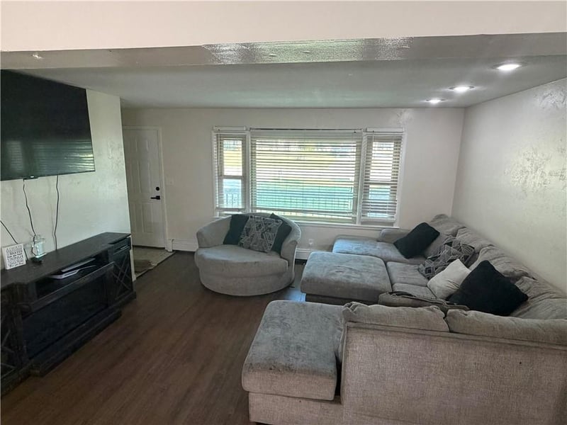 802 E 4th Ave, Garnett, KS 66032