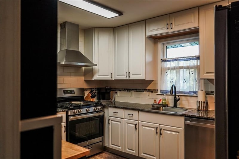 609 Salem Rd, Excelsior Springs, MO 64024