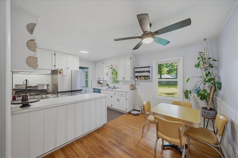 8207 Barkley St, Overland Park, KS 66204