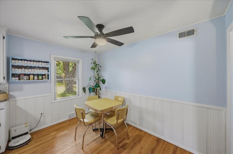 8207 Barkley St, Overland Park, KS 66204