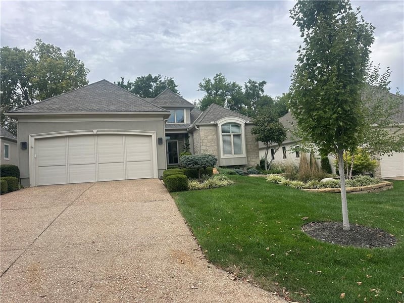 5248 115th Ter, Leawood, KS 66211