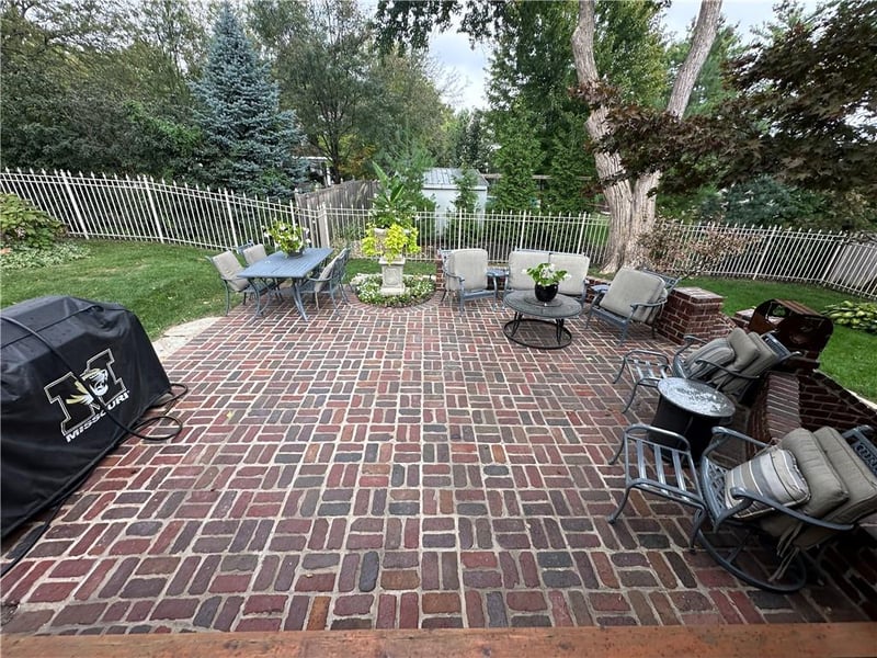 5248 115th Ter, Leawood, KS 66211