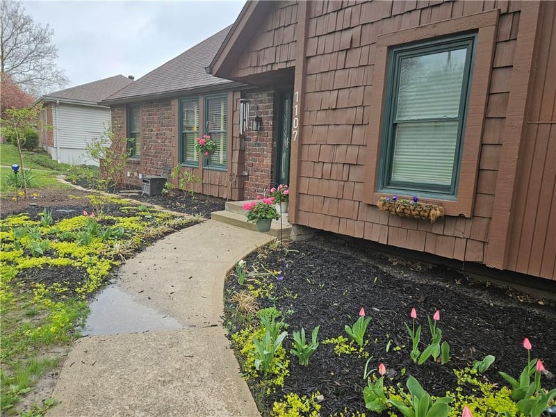 1107 109th Ter, Kansas City, MO 64131