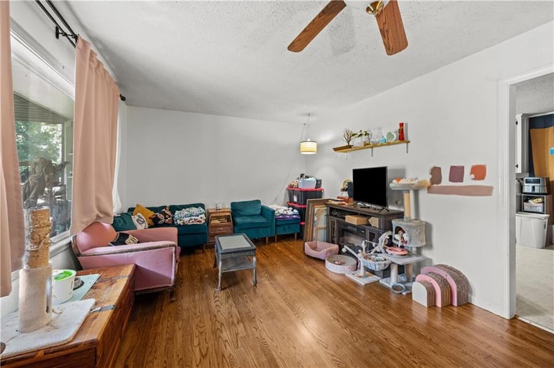 7435 Reeds Ln, Overland Park, KS 66204