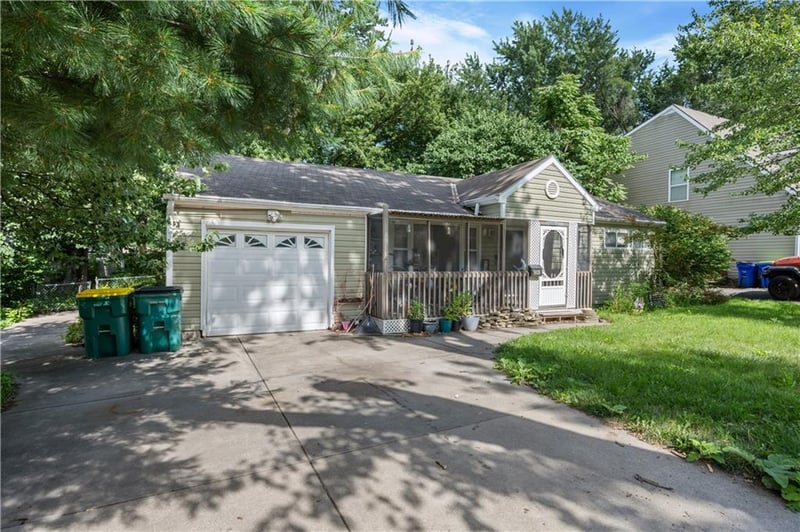 7435 Reeds Ln, Overland Park, KS 66204