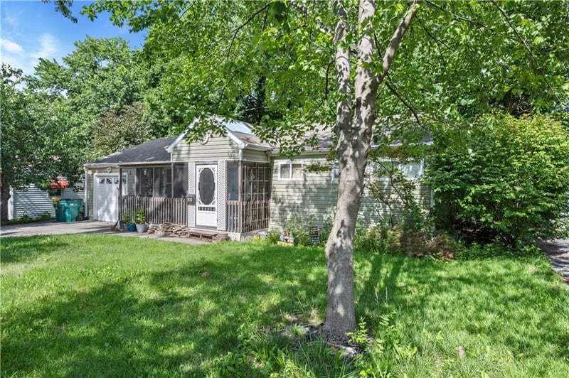7435 Reeds Ln, Overland Park, KS 66204