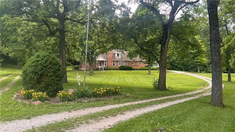 21629 Green Rd, Leavenworth, KS 66048