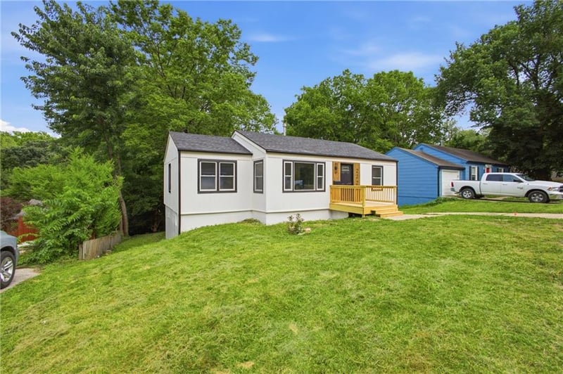2221 Hawthorne Ave, Independence, MO 64052