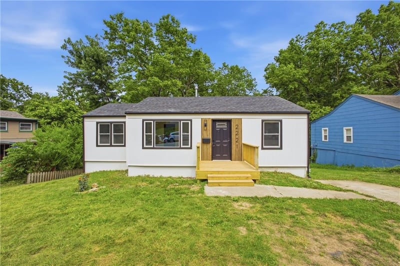2221 Hawthorne Ave, Independence, MO 64052