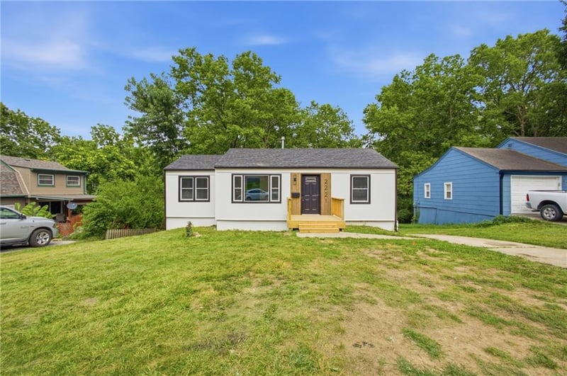 2221 Hawthorne Ave, Independence, MO 64052