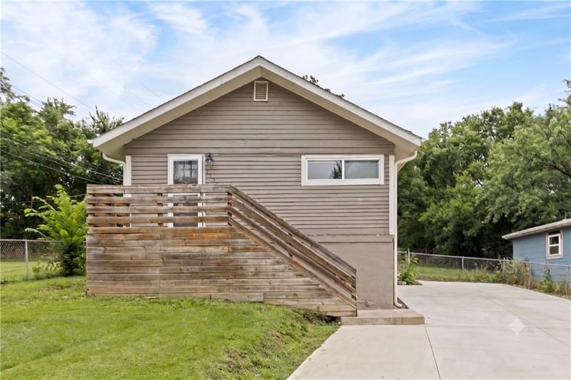 1131 49th Ter, Kansas City, KS 66102
