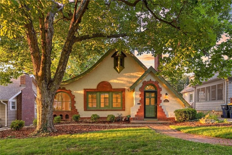 309 E Winthrope Rd, Kansas City, MO 64113