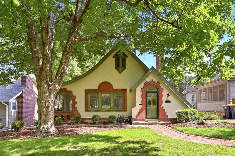 309 E Winthrope Rd, Kansas City, MO 64113