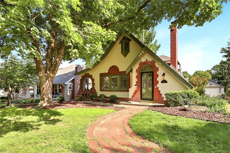 309 E Winthrope Rd, Kansas City, MO 64113