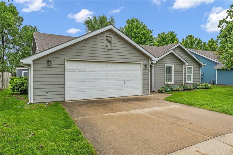 1010 Home Cir, Lawrence, KS 66046