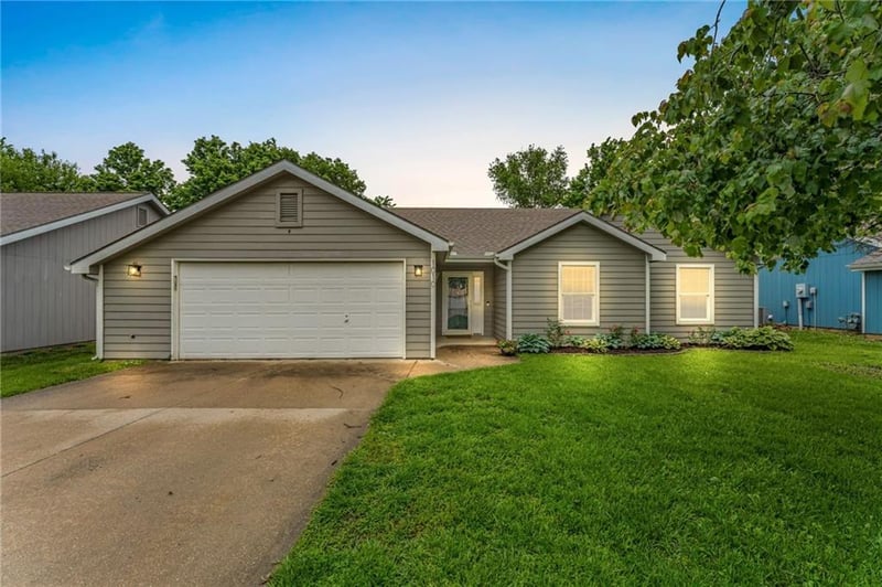 1010 Home Cir, Lawrence, KS 66046