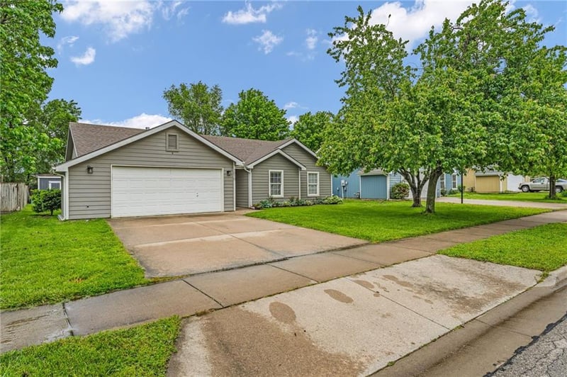 1010 Home Cir, Lawrence, KS 66046