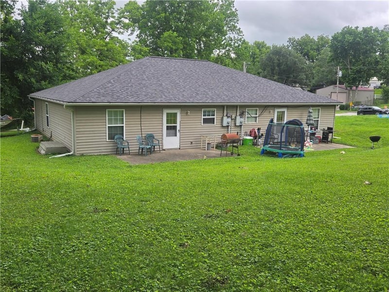 704 Central St, Wellington, MO 64097