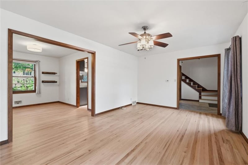 8633 89th St, Overland Park, KS 66212