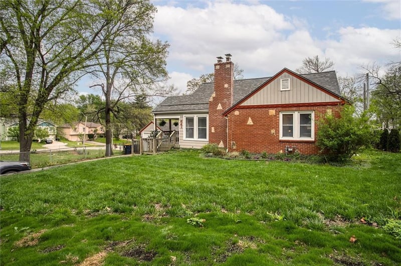 641 NE 42nd St, Kansas City, MO 64116