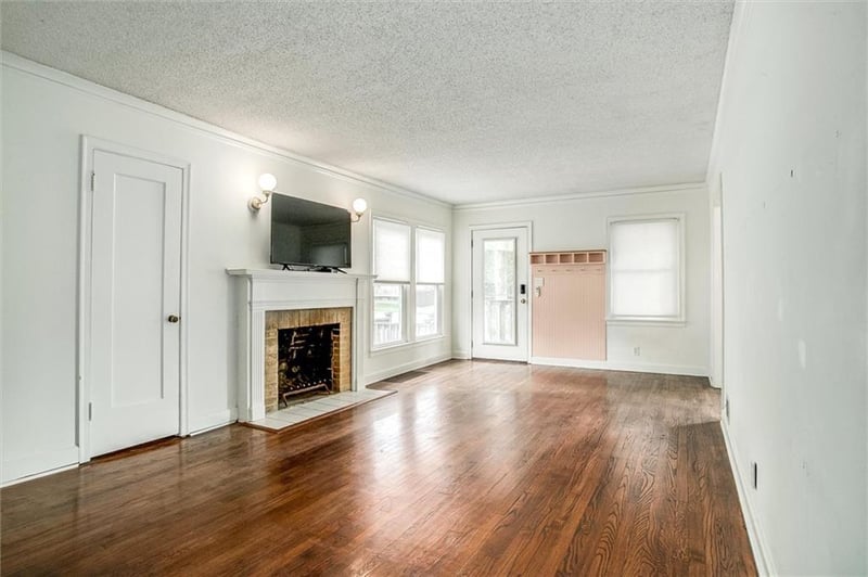 641 NE 42nd St, Kansas City, MO 64116