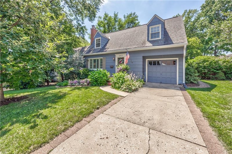 2417 49th Ter, Westwood, KS 66205