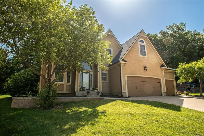 22402 45th St, Shawnee, KS 66226