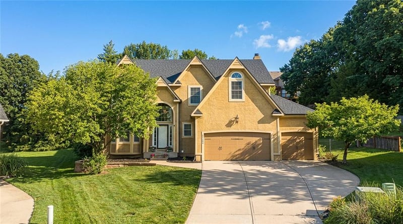 22402 45th St, Shawnee, KS 66226