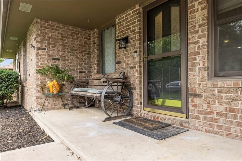 703 Ozark Short Line Ct, Odessa, MO 64076