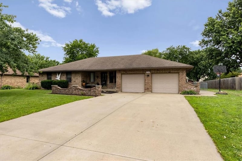 703 Ozark Short Line Ct, Odessa, MO 64076